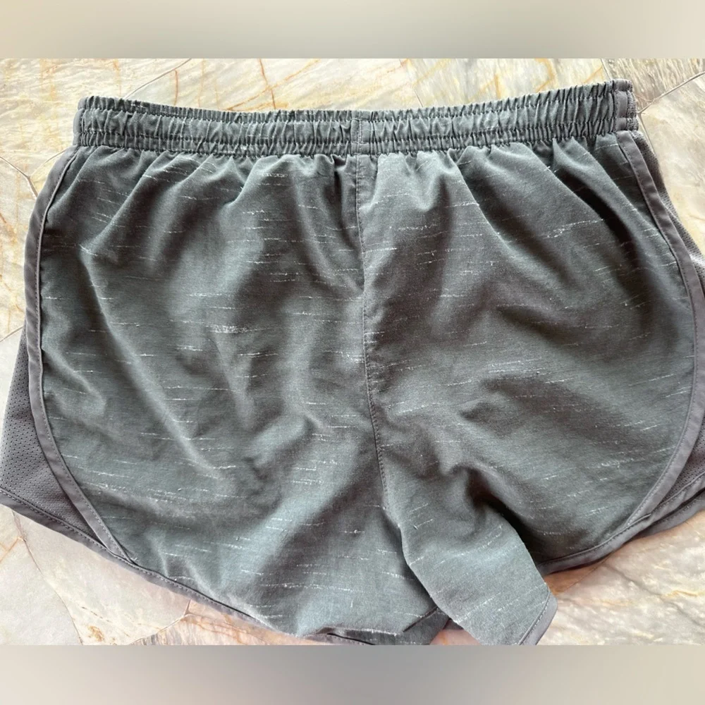 Nike Gray DRI FIT girls Athletic Shorts Size M
